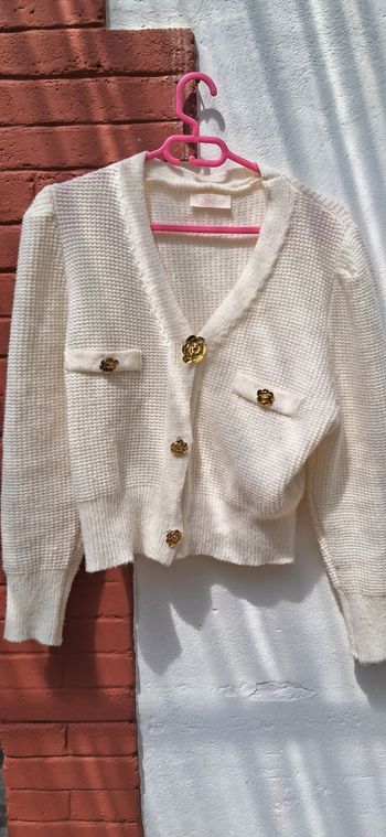 Beau gilet boutons fleurs dorées