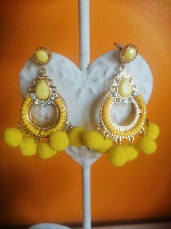 🌸Boucles d'oreilles dorées chandelier à pompons jaunes "Etsy" 🌸