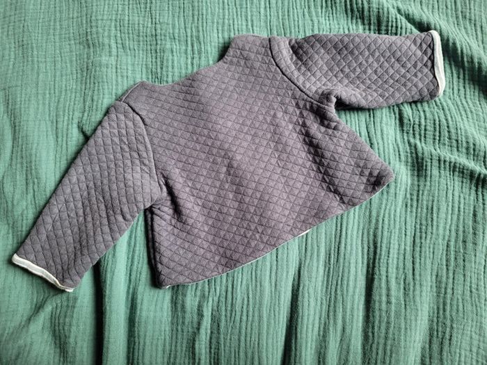 Brassière/veste réversible mi-saison 3 mois - photo numéro 2