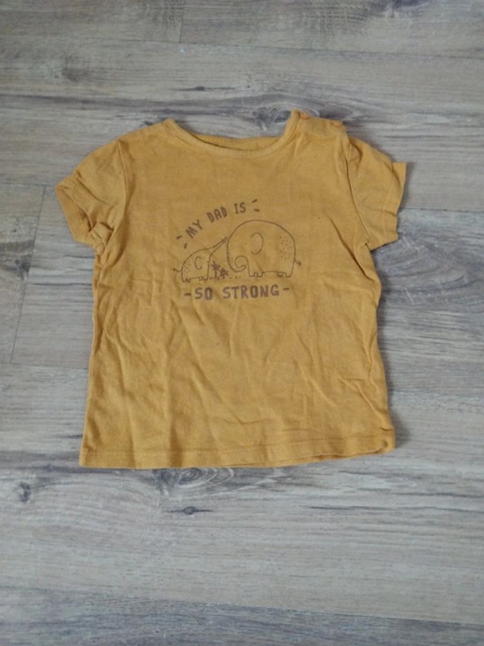 T-shirt a manches courtes taille 12 mois
