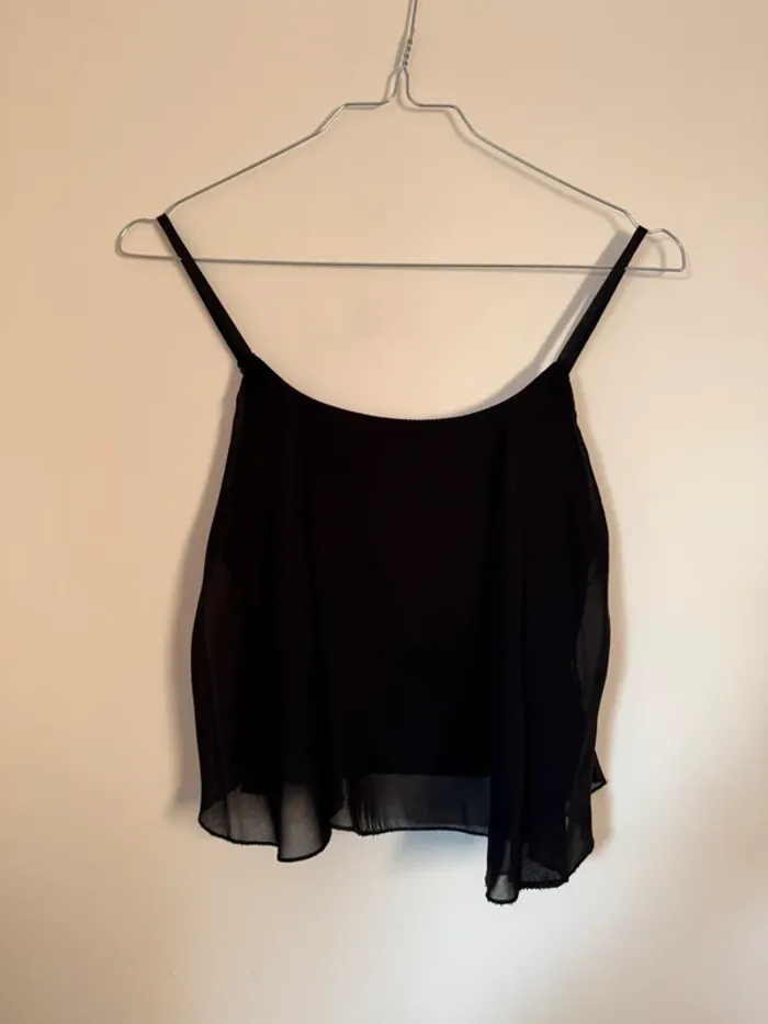 Crop top noir a bretelles