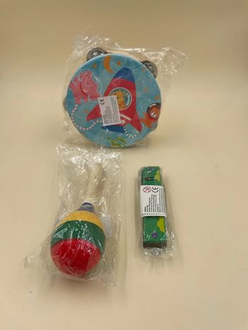 Lot de 3 instruments de musiques en bois, Harmonica, maracas et tambourin neuf