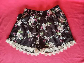 Short femme avec dentelle (A252)