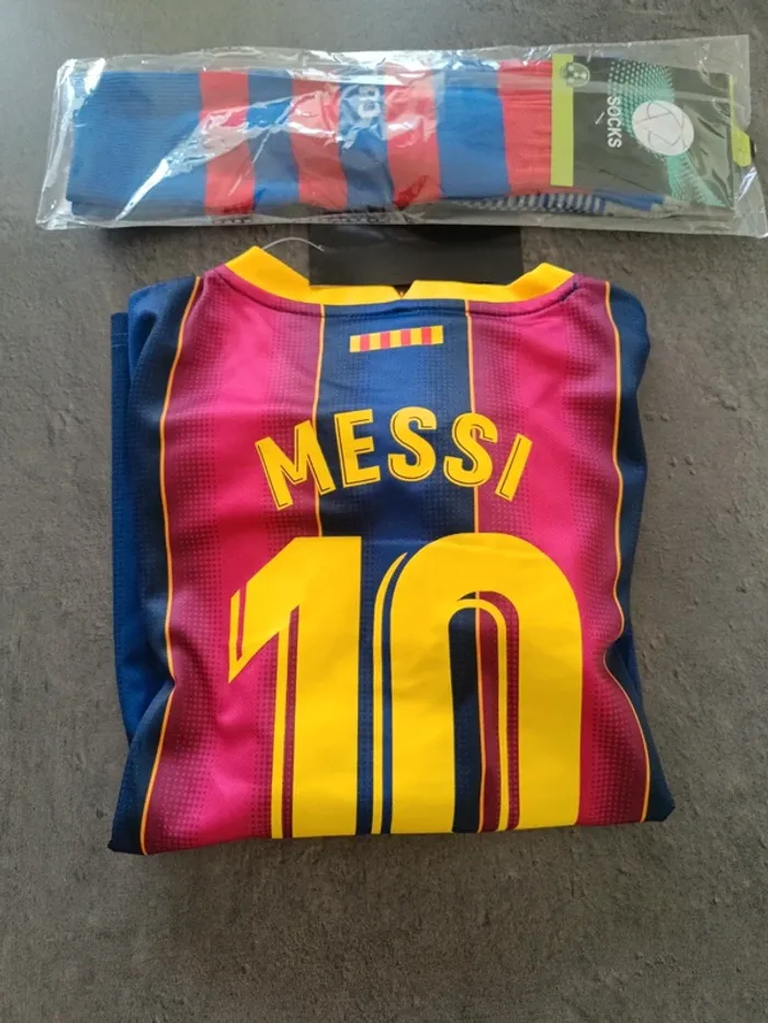 Tenue foot Léo Messi FC Barcelone. T.22 - photo numéro 4