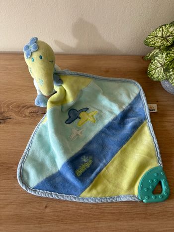 Doudou crocodile mouchoir bleu vert dentition babysun