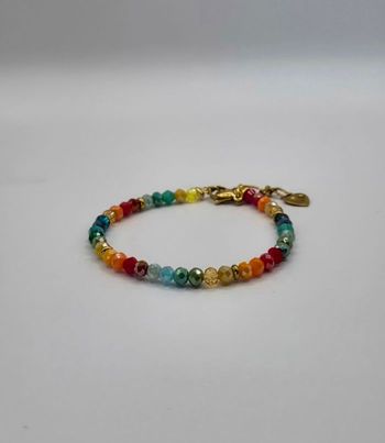 Bracelet doré petites perles multicolores couleurs estivales