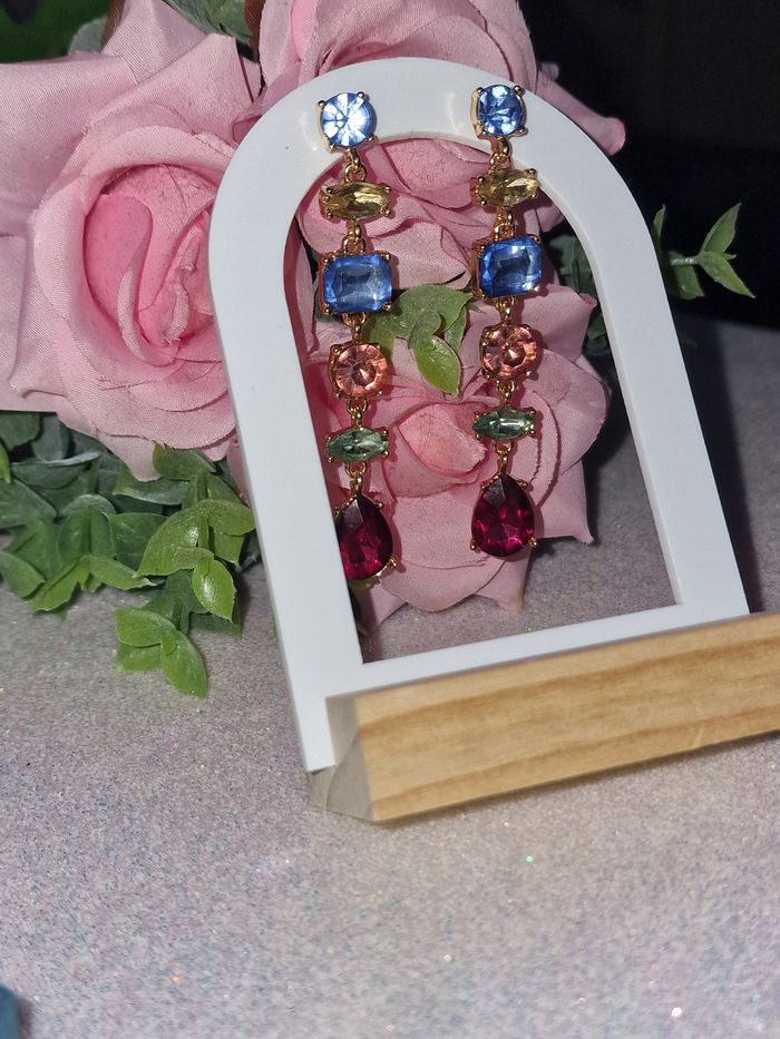 Boucles d’oreilles pendentif incrustées cristaux - photo numéro 3