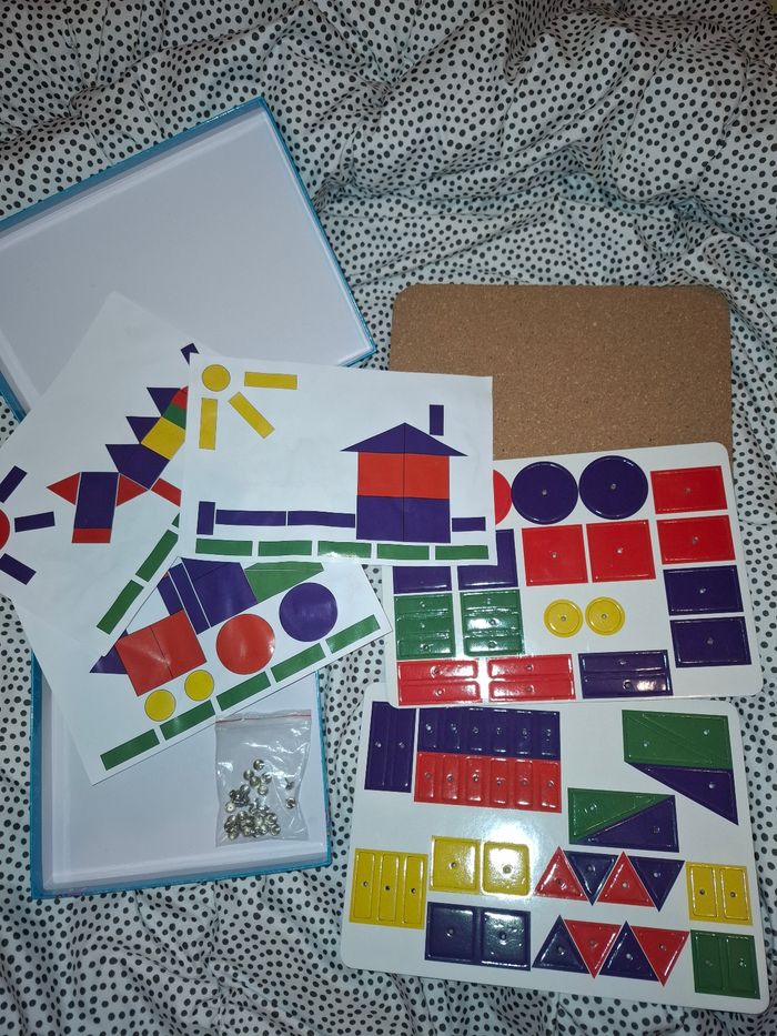 Jeu de formes et clous - photo numéro 4