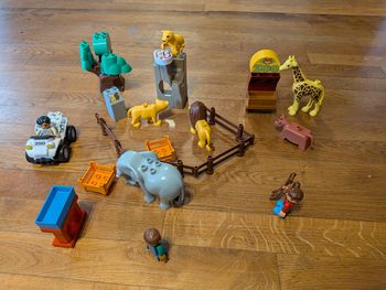 Duplo type zoo