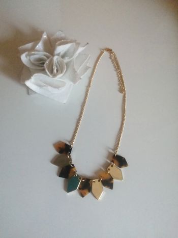 🌸Collier ras de cou chaîne dorée avec sequins dorés et marrons Neuf "Ikita" 🌸