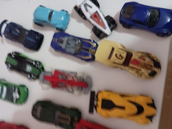 20 petites voitures hot wheels - photo numéro 2