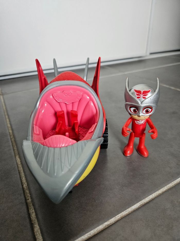 Lot de 3 véhicules et figurines pyjamasques PJ MASK, très très propres - photo numéro 7