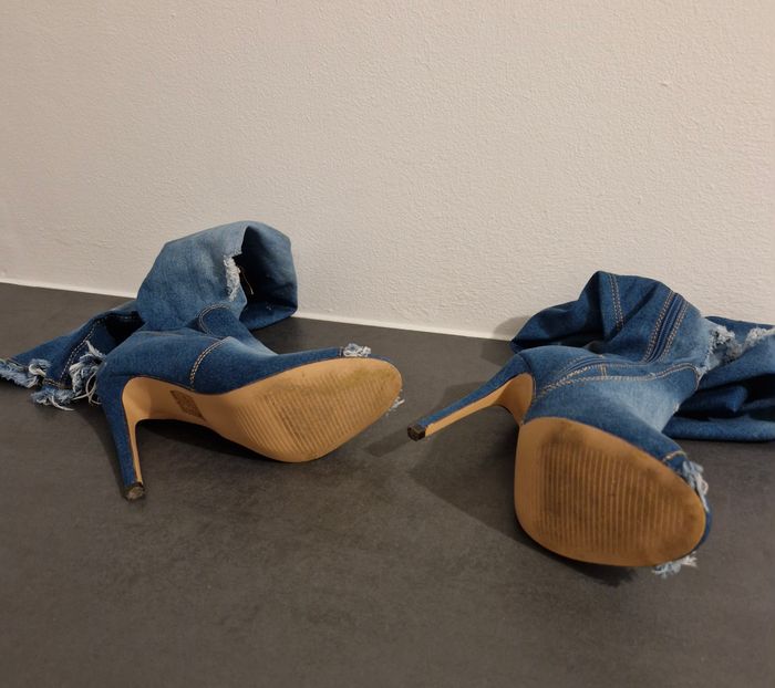 Bottes à talons rares et originales en denim (jean) effet trouées - photo numéro 7