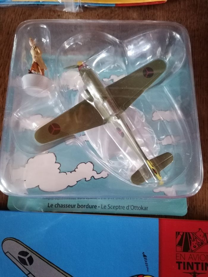 Tintin Avion n16 Le Chasseur Bordure - photo numéro 2