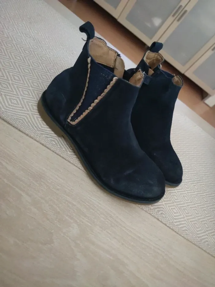 Bottine en daim marine et or 35