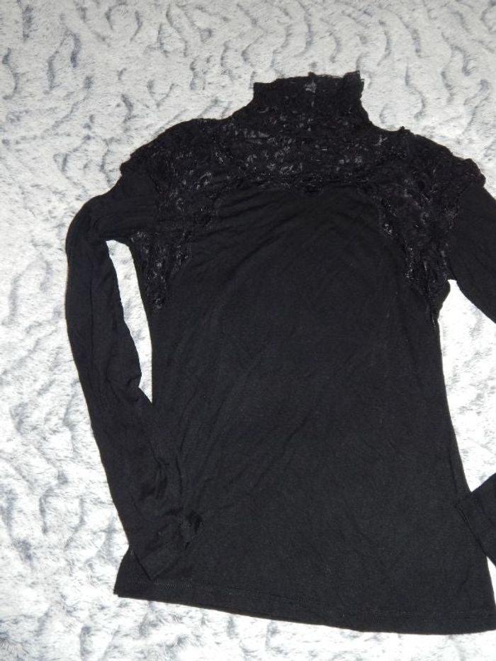 tunique femme noir dentelles au col. taille 38/40