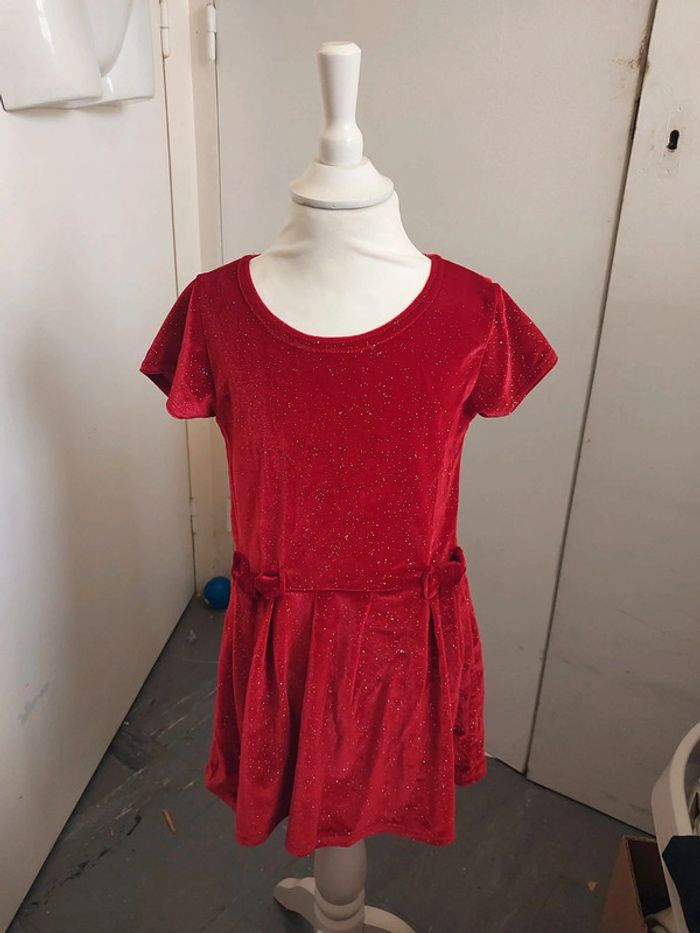 Robe sans manche rouge brillante Taille 4 ans