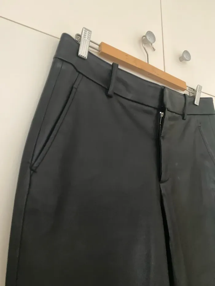 Pantalon droit simili cuir Zara taille 40 - photo numéro 6