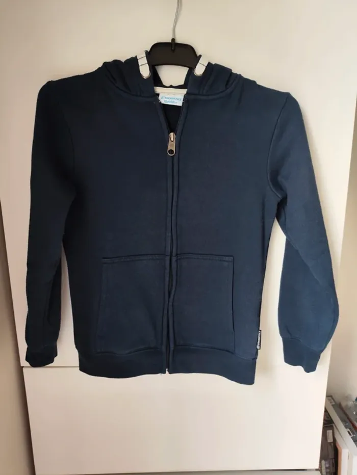 🧥 Gilet zippé bleu marine garçon – Taille 10 ans – Bon état - photo numéro 2