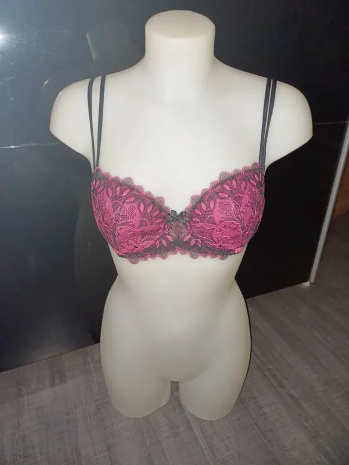 Soutien gorge pigeonnant 85B liée cadeau