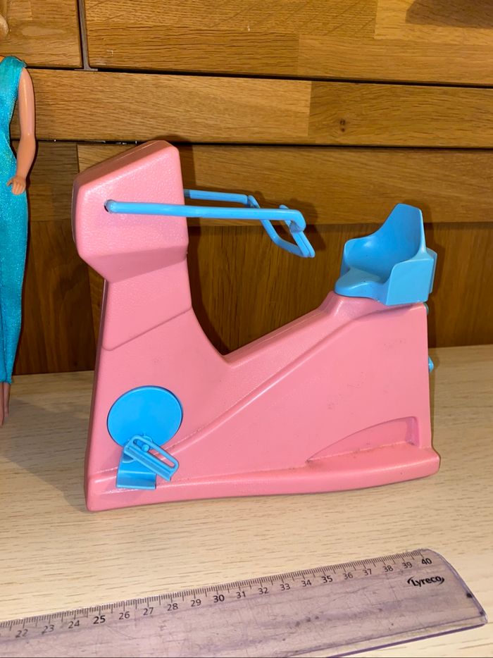 Barbie Mattel 1983 poupée gym salle sport gymnastique velo casier aérobic great shape - photo numéro 8