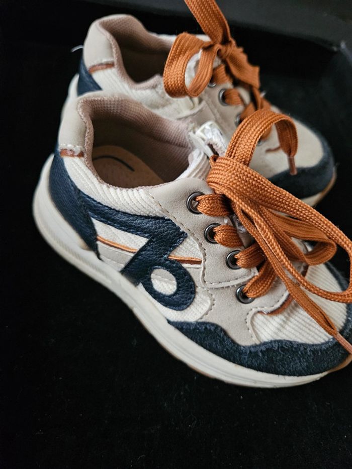 Basket vertbaudet taille 23