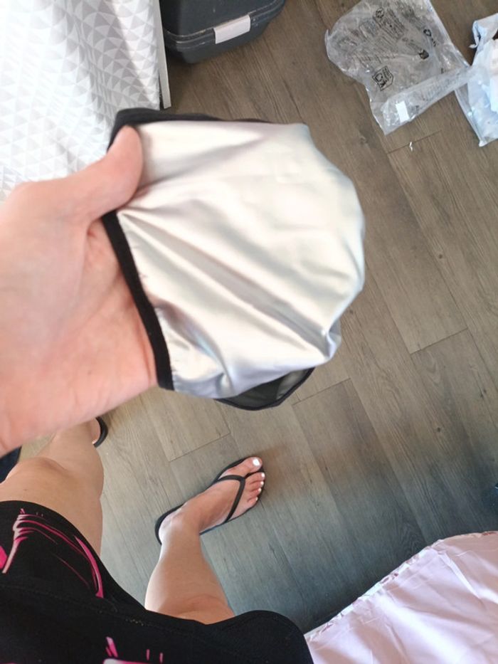 Short de sudation neuf taille M - photo numéro 3