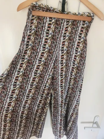 Joli bermuda femme été fendu sur les côtés tissu léger taille M