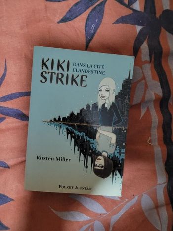 Kiki Striée dans la cité clandestine