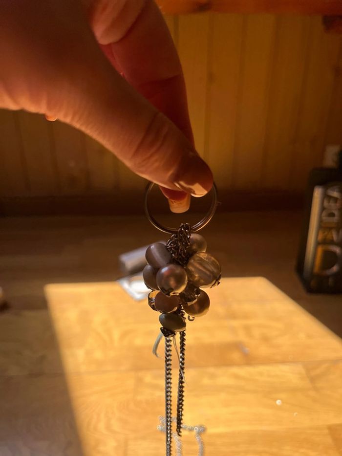 Lot bijoux artisanaux faits main – boucles d’oreilles, collier réglable & porte-clés - photo numéro 3