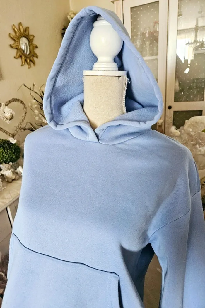 Sweat bleu ciel à capuche Shein Taille 36 ( plutôt M/L) Neuf - photo numéro 3
