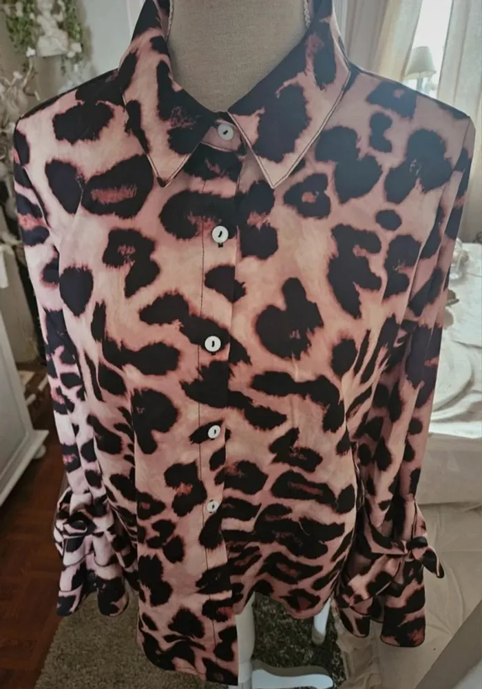 Chemise léopard manches volantées avec cordon Taille L Neuve