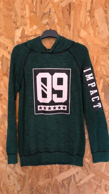 Pull vert capuche