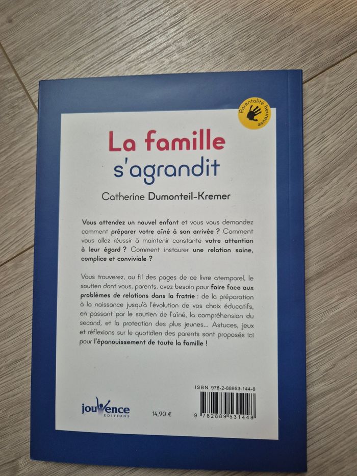 Livre la famille s'agrandit - photo numéro 2