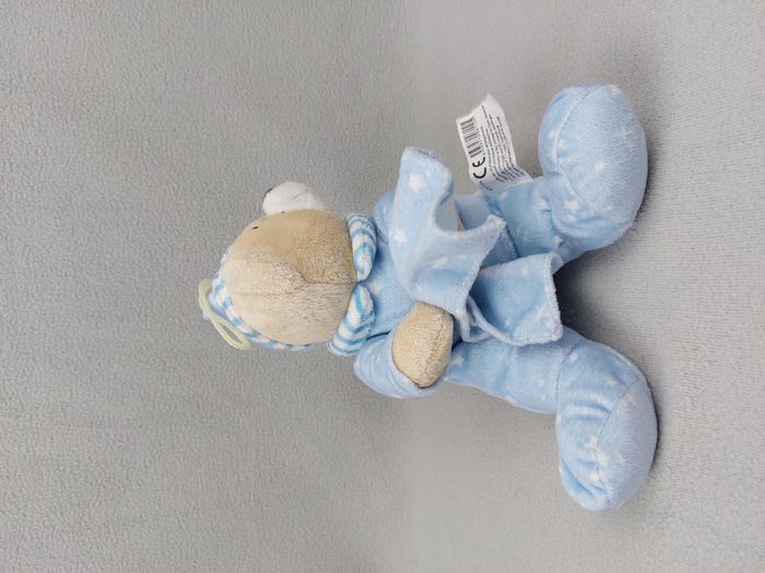 Peluche doudou ours pyjama bonnet bleu étoiles mouchoir 22 cm B&G International - photo numéro 3