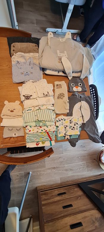 Lots vêtements 1 mois