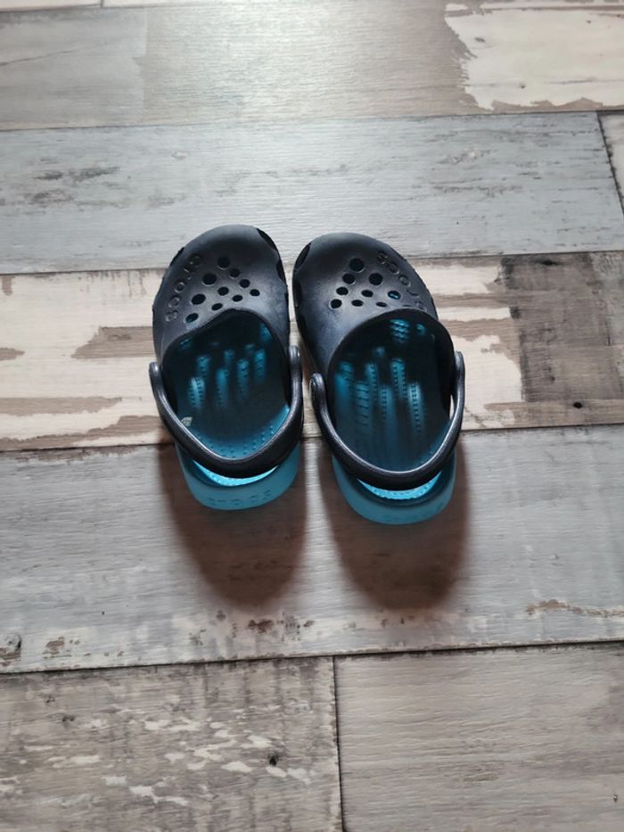 Sandales "Crocs" 18 - photo numéro 2