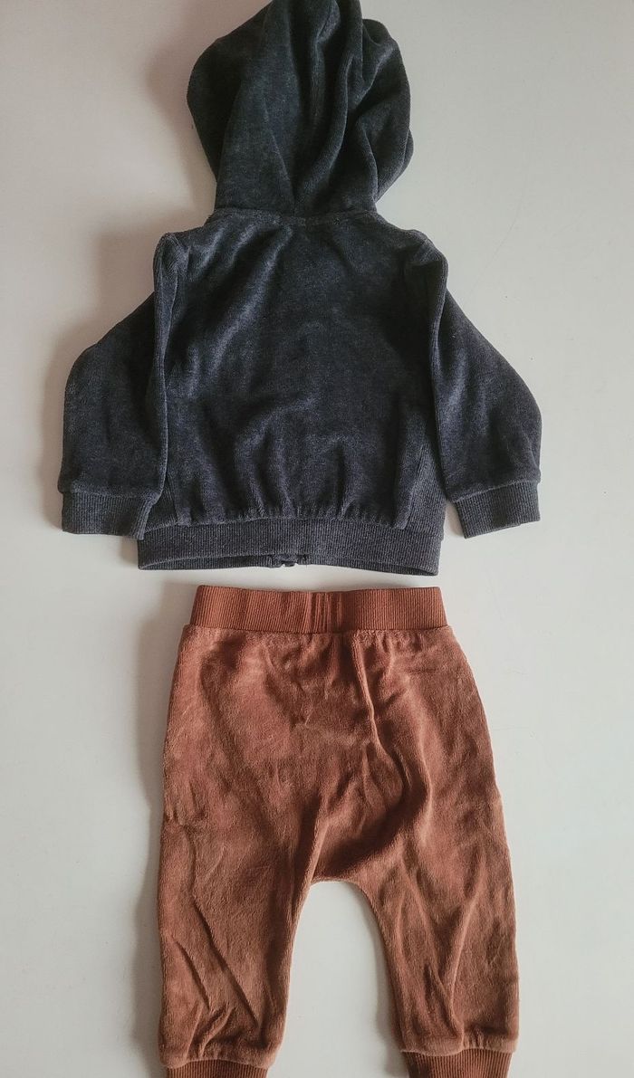 Ensemble jogging 9 mois - photo numéro 2