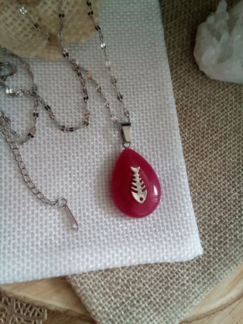Collier réversible quartz cerise et arrête de poisson 🩷.