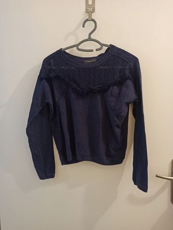 Sweat léger bleu marine effet dentelle