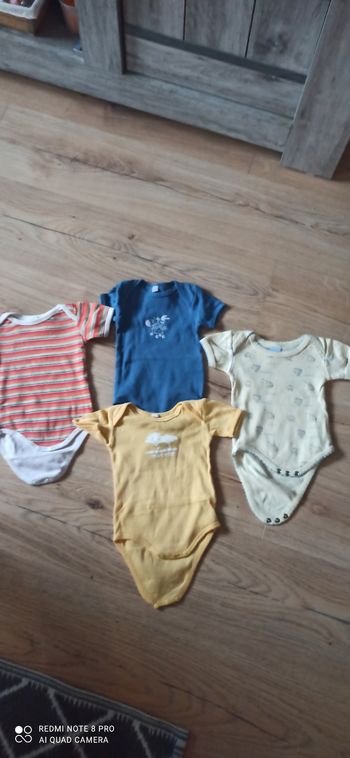 Lot de 4 bodys ete 3 mois