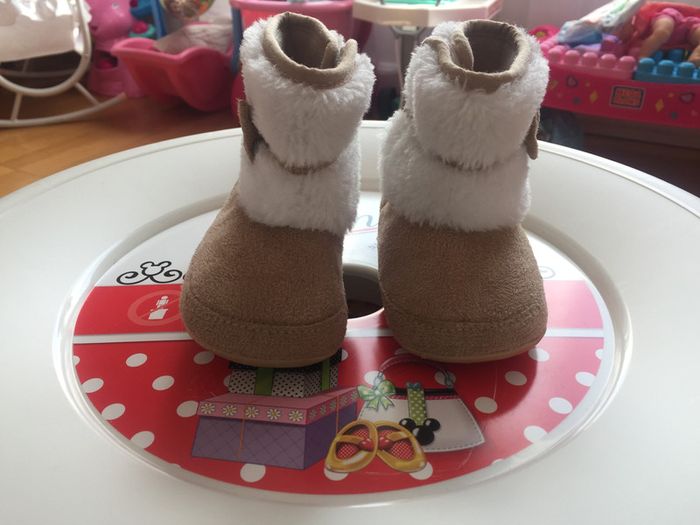 Chaussons bébé fille, fausse fourrure,  pointure 19 - photo numéro 2