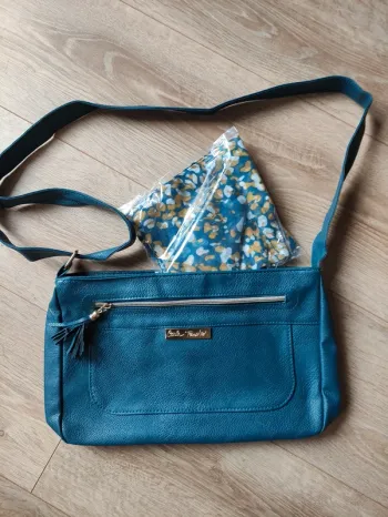 Ensemble sac et foulard assorti