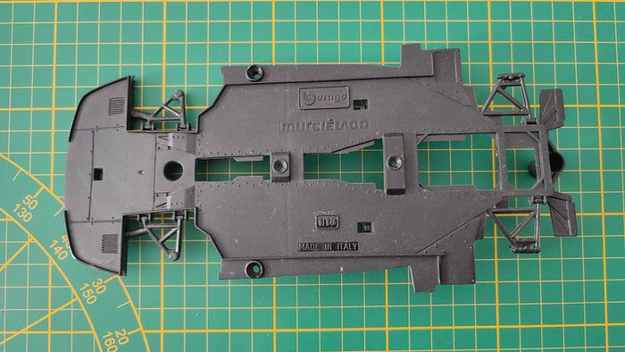 Châssis inférieur pièce détachée miniature Bburago burago Lamborghini Murciélago 1/18 #B81 - photo numéro 2