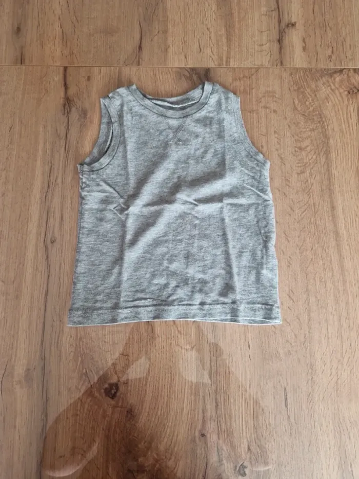 Lot - 3 tee shirt + 1 chemise + 1 Marcel + 1 pull capuche - 2 ans - photo numéro 4