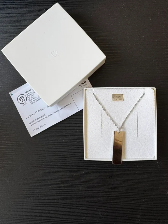Collier en argent avec plaque à gravé