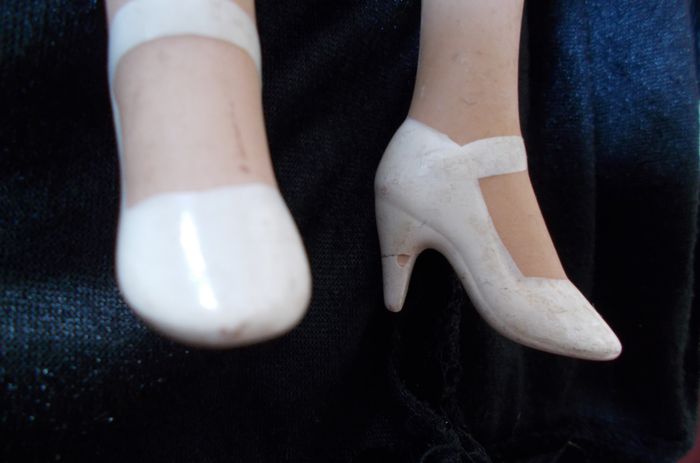 Poupée porcelaine Diane de Poitiers - photo numéro 7