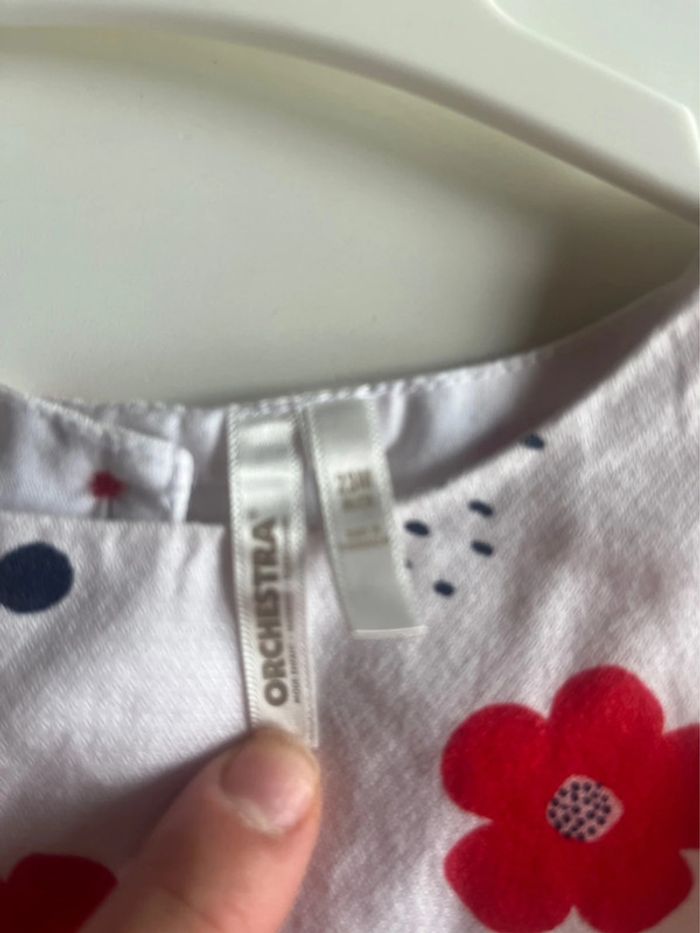 Robe blanche avec de grosse fleurs rouge - photo numéro 2