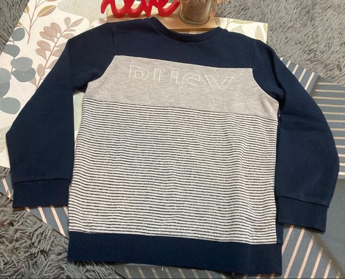2 pulls - taille 8 ans - photo numéro 3
