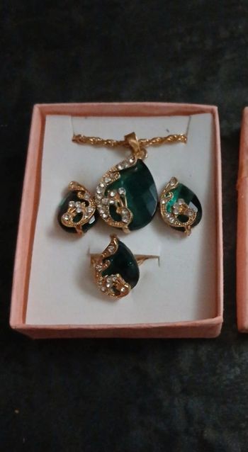 Ensemble collier boucle d oreille et bague ajustable
